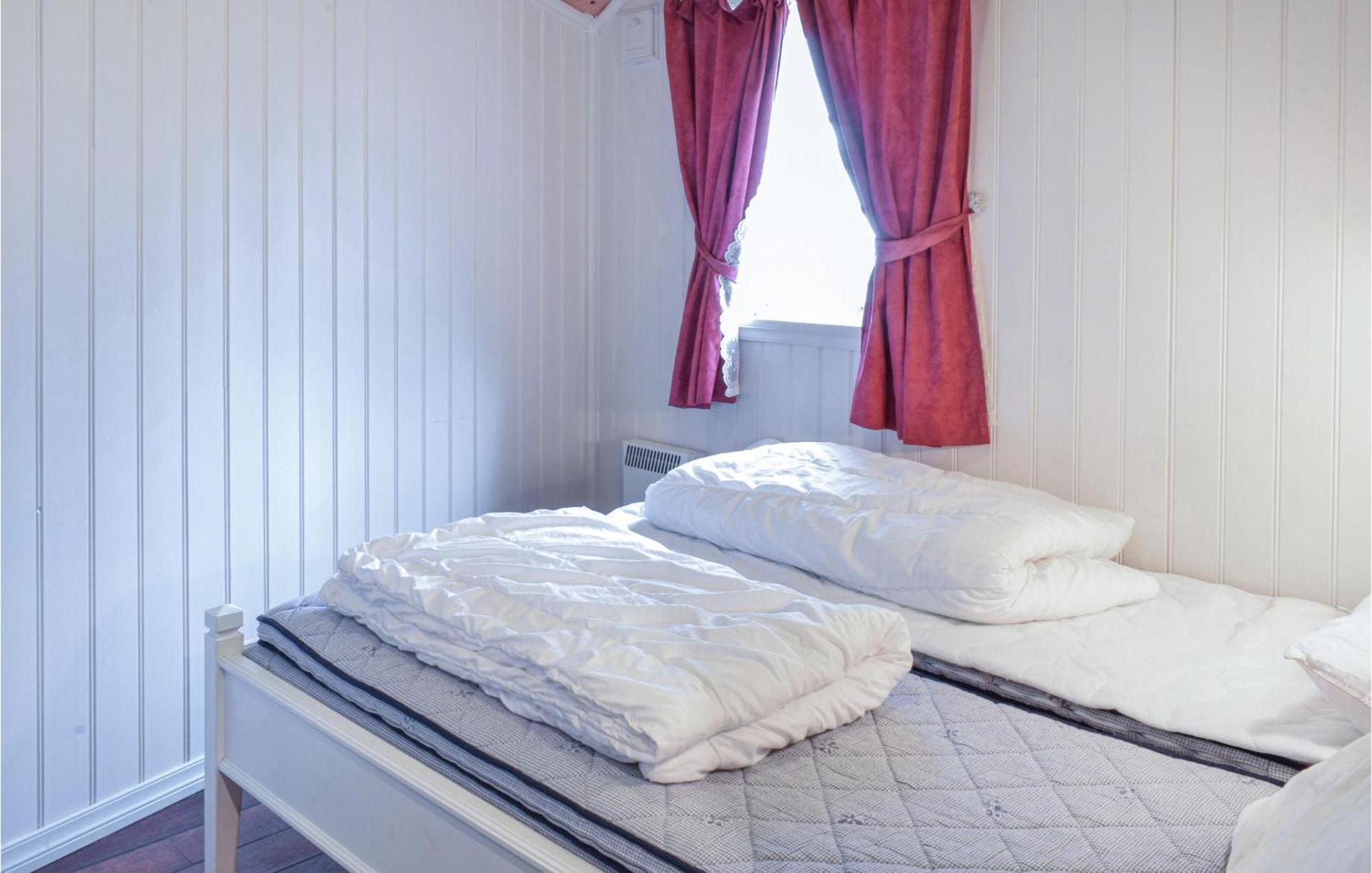 Gorgeous Home In Bekkjarvik With Wifi 외부 사진